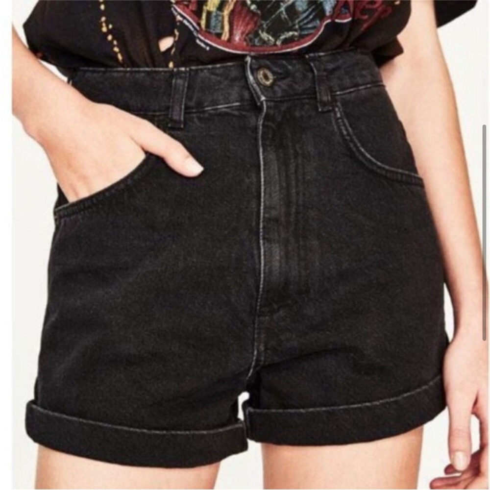 ZARA Mom’s Fit Black Hight Waist shorts